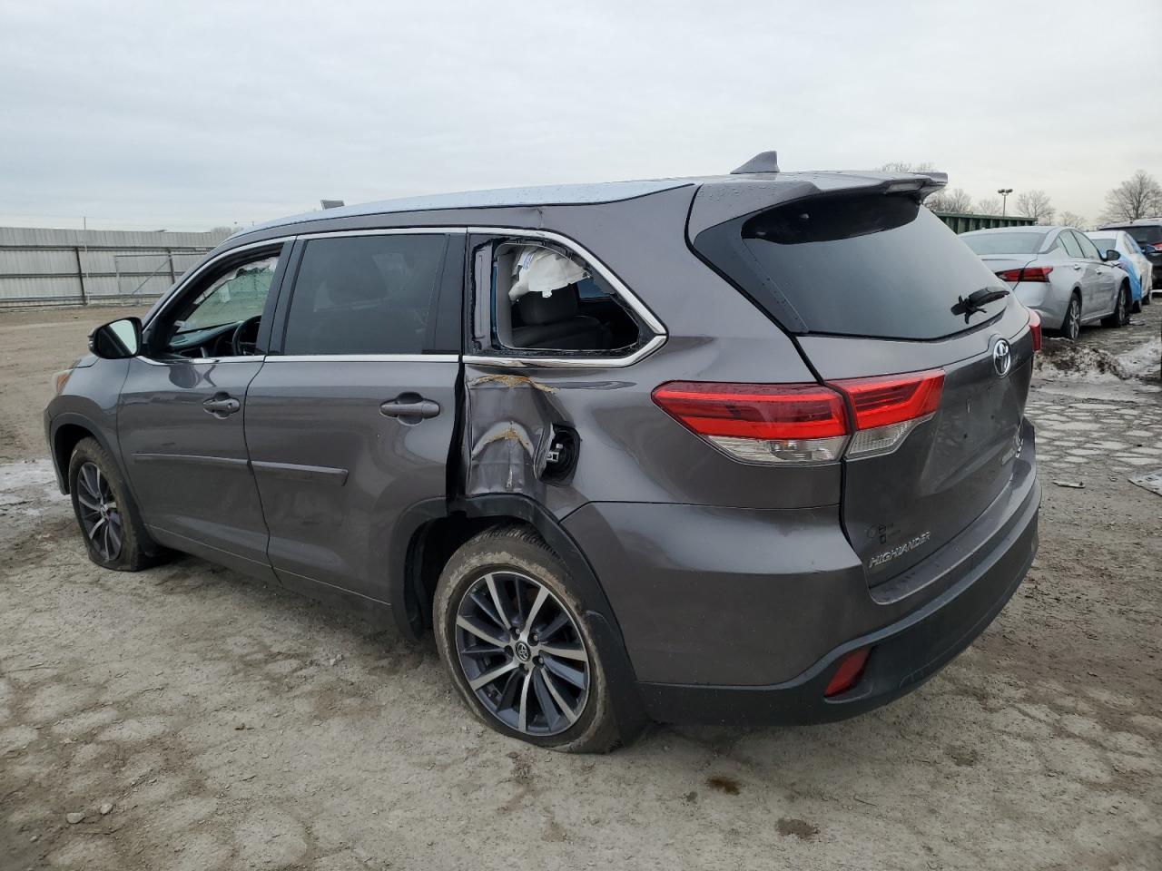 2017 Toyota Highlander VIN 5TDJZRFH0HS442622 Copart auction photo, rear end / minor dent/scratches damage thumbnail 2