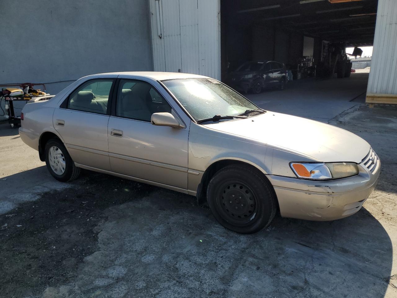1999 Toyota Camry VIN 4T1BG22K3XU528581 Copart auction photo, rear end / side damage thumbnail 4