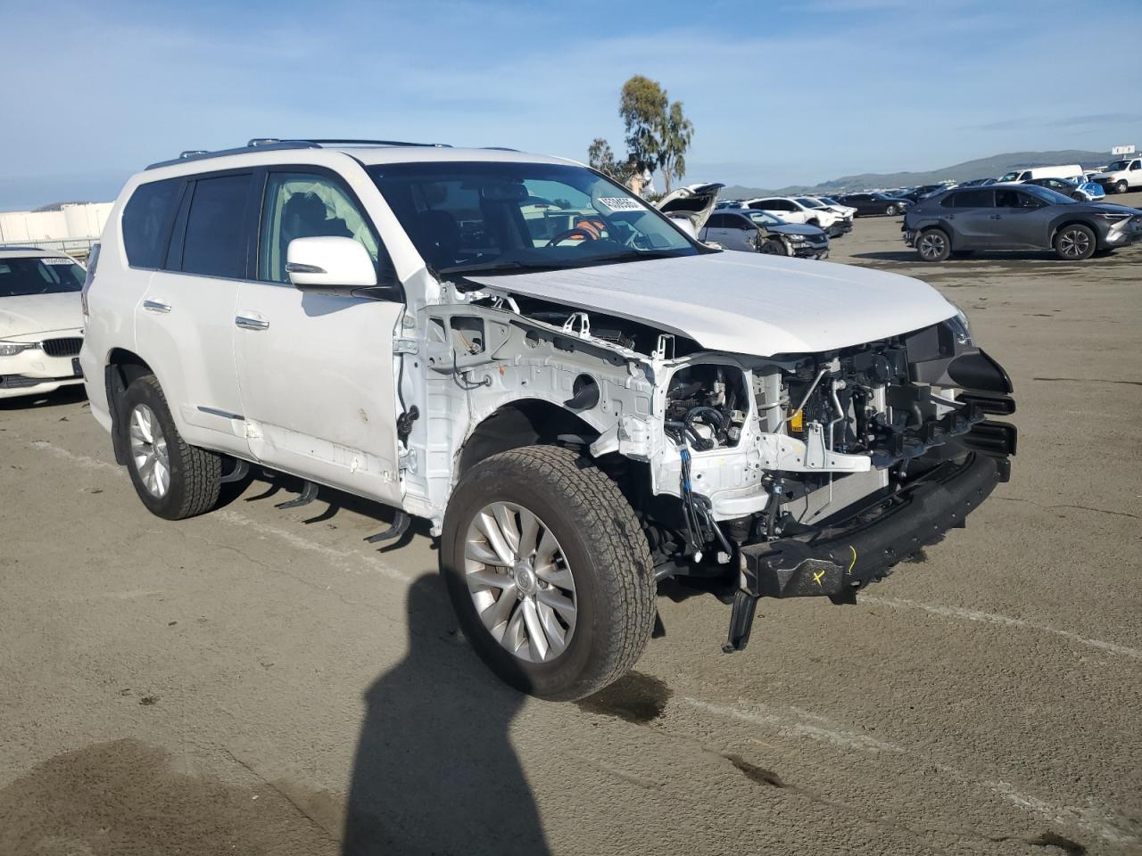 2016 Lexus GX VIN JTJBM7FX1G5135315 Copart auction photo, front end / side damage thumbnail 4