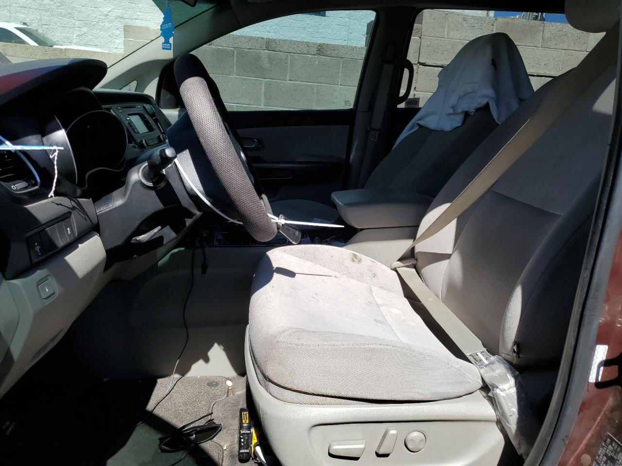 2015 KIA Sedona VIN KNDMB5C10F6062128 Copart auction photo, vandalism damage thumbnail 7