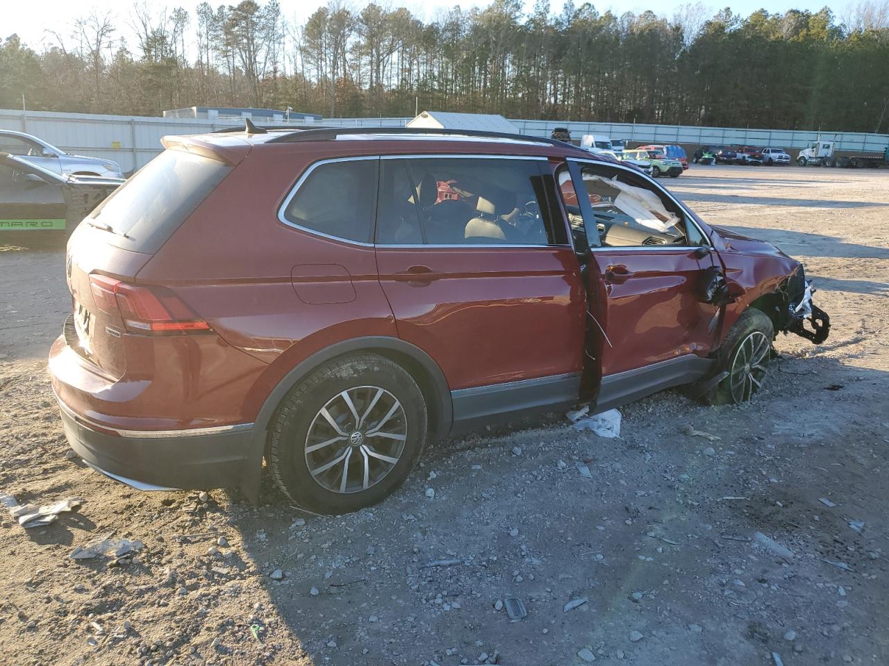 2020 Volkswagen Tiguan VIN 3VV2B7AX6LM042957 Copart auction photo, all over damage thumbnail 3
