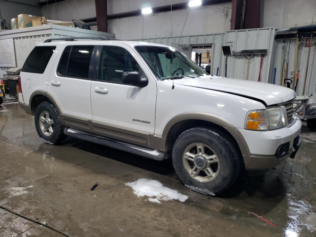 2002 Ford Explorer VIN 1FMZU74E62UB27417 Copart auction photo, front end / minor dent/scratches damage thumbnail 4