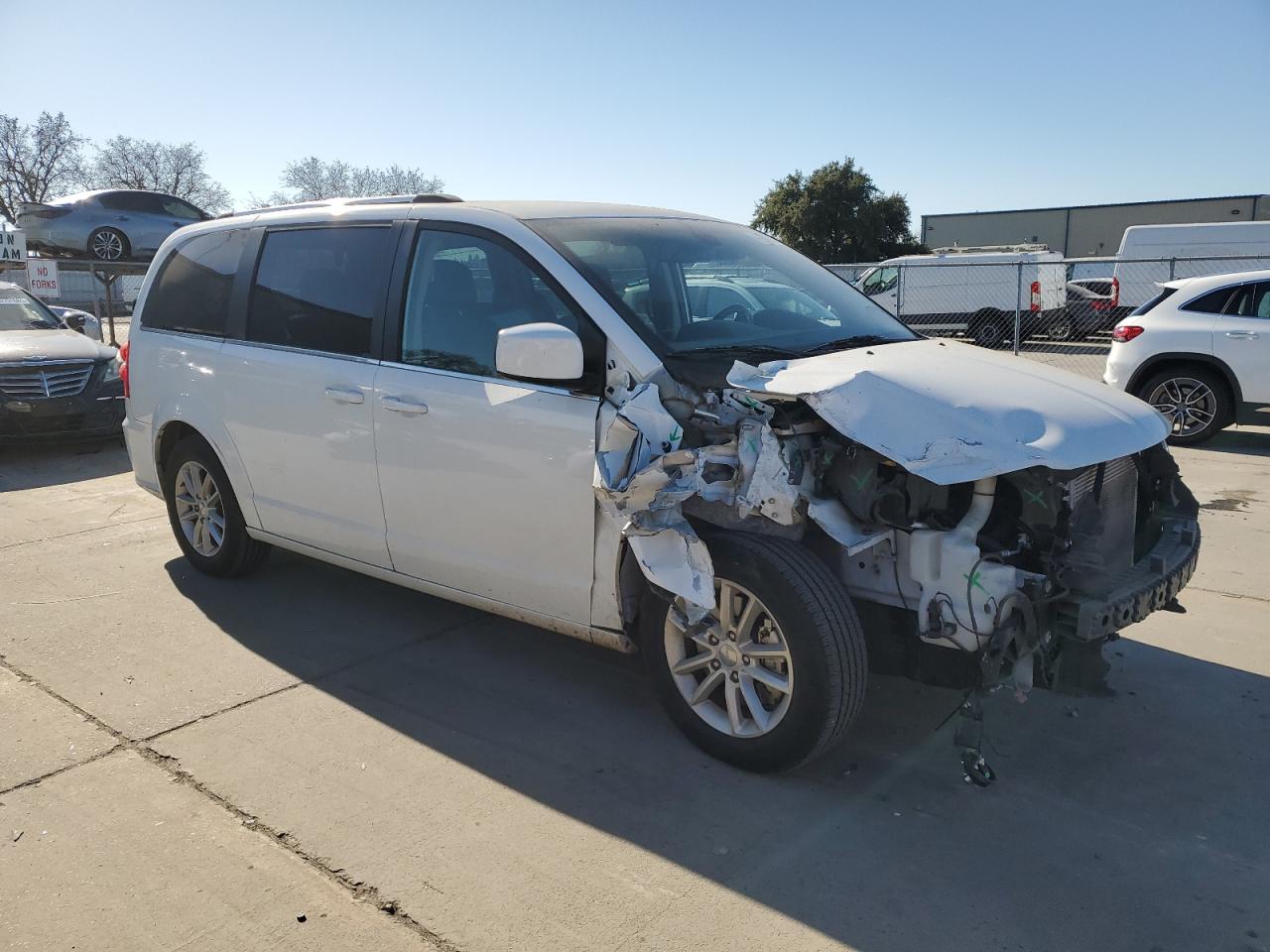2018 Dodge Caravan VIN 2C4RDGCGXJR359831 Copart auction photo, front end damage thumbnail 4