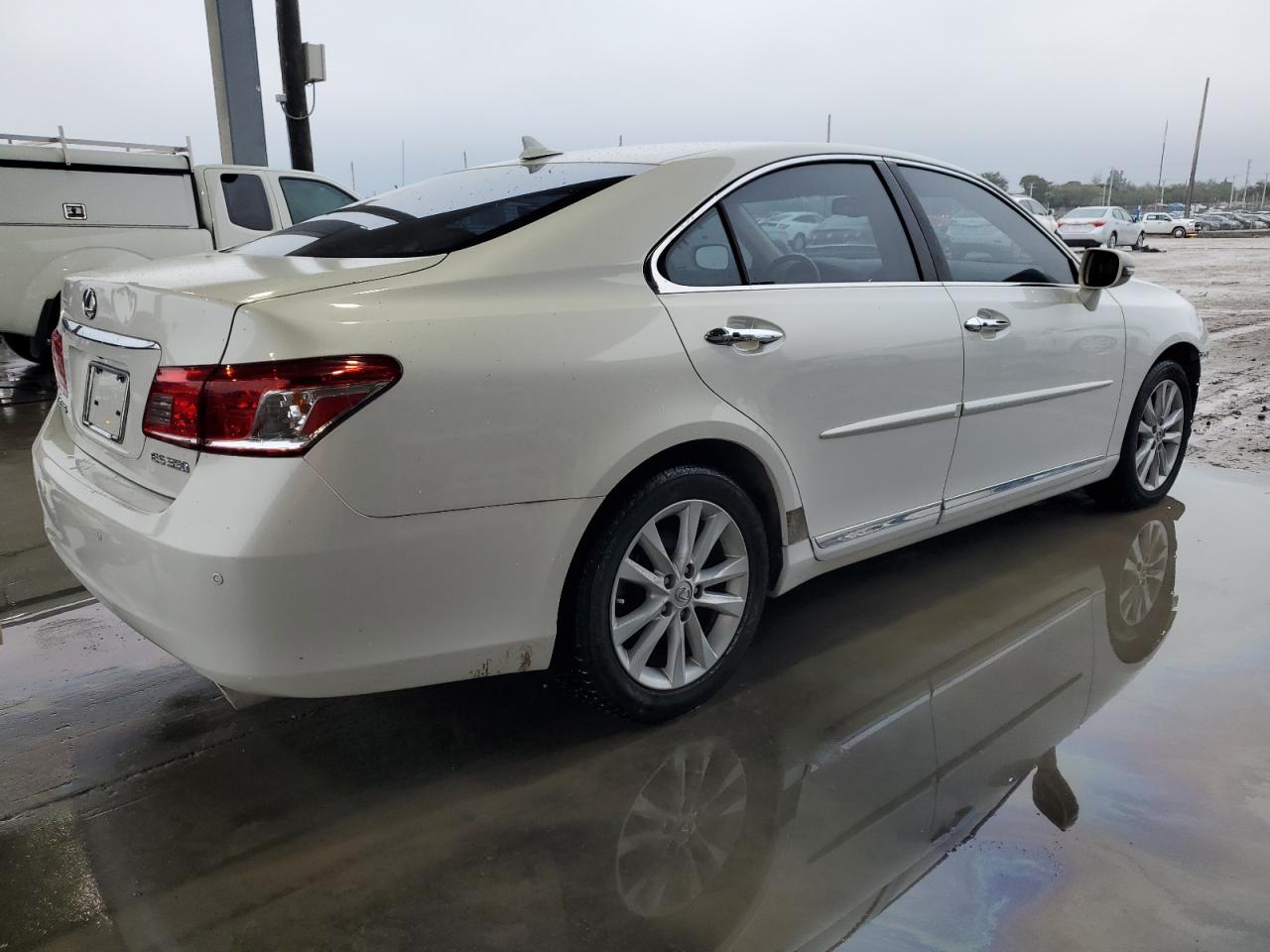 2010 Lexus ES VIN JTHBK1EG4A2411632 Copart auction photo, front end / minor dent/scratches damage thumbnail 3