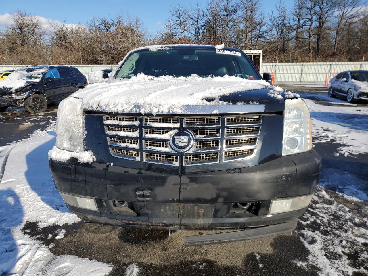2010 Cadillac Escalade VIN 1GYUKHEF5AR156159 Copart auction photo, minor dent/scratches damage thumbnail 5