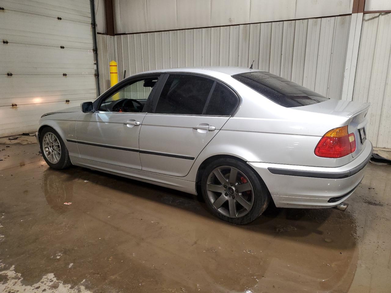 1999 BMW 3er VIN WBAAM5338XFR04467 Copart auction photo, front end damage thumbnail 2