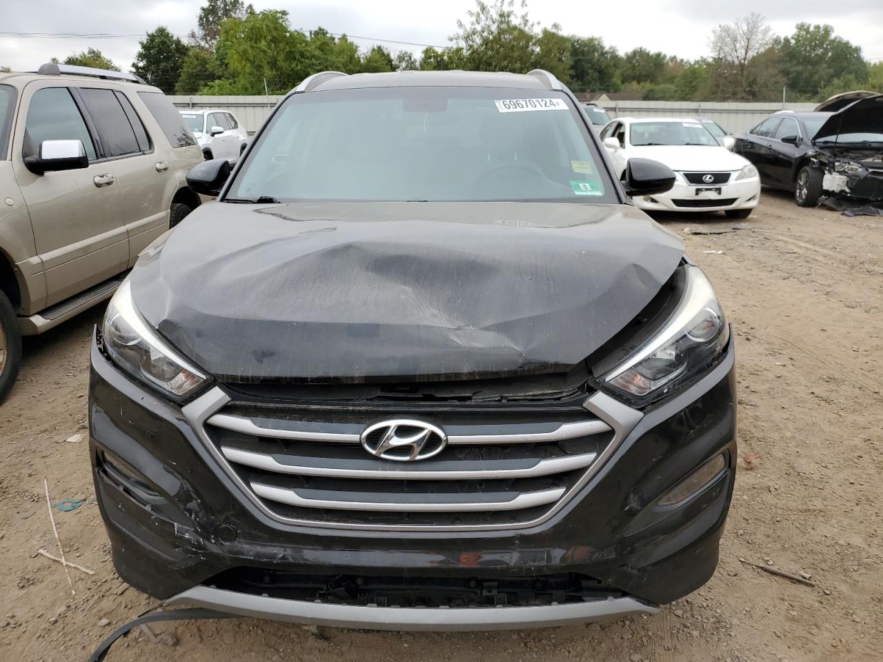 2017 Hyundai Tucson VIN KM8J3CA48HU541831 Copart auction photo, front end / side damage thumbnail 5