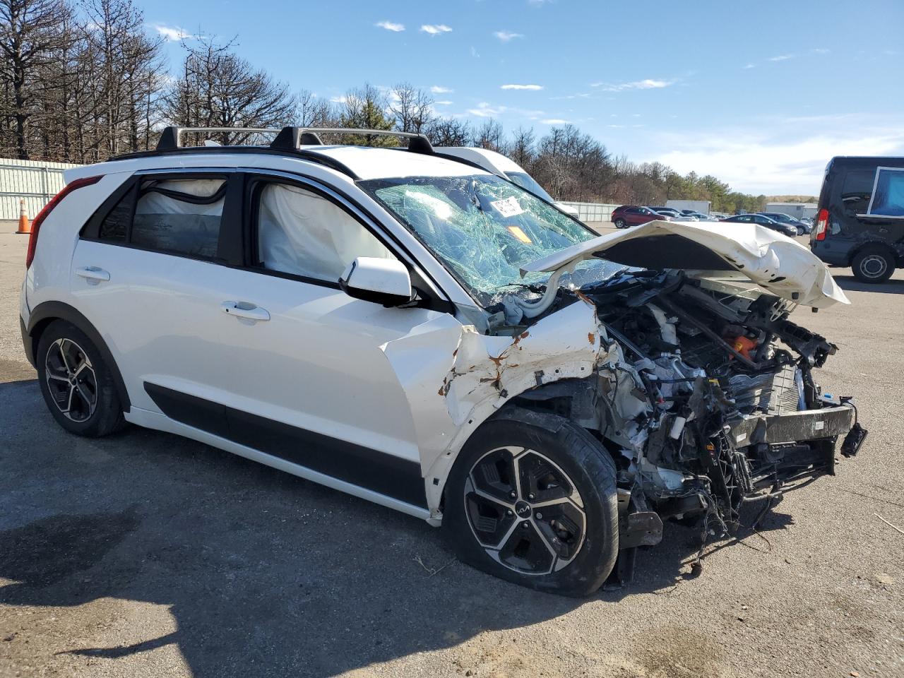 2023 KIA Niro VIN KNDCR3LE1P5057235 Copart auction photo, front end / top/roof damage thumbnail 4