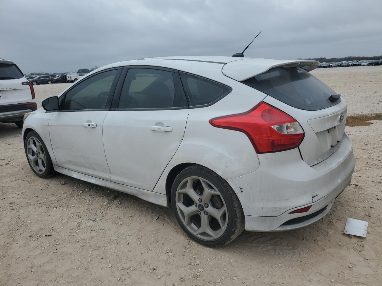 2014 Ford Focus VIN 1FADP3L92EL425725 Copart auction photo, rear end / minor dent/scratches damage thumbnail 2