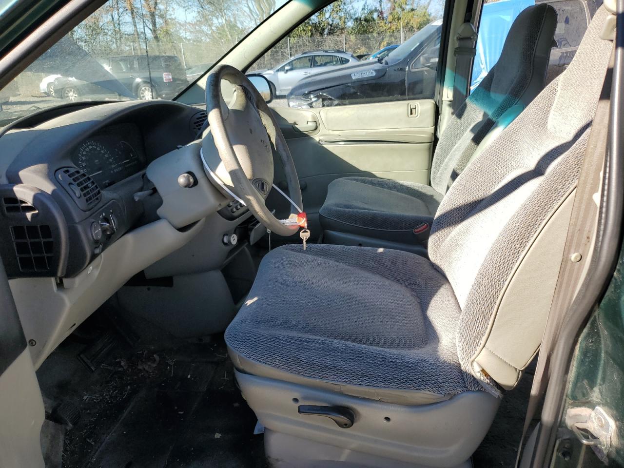 1996 Dodge Caravan VIN 2B4GP2432TR624190 Copart auction photo, side / front end damage thumbnail 7