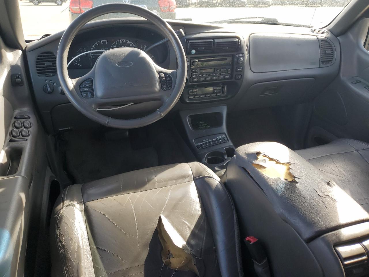 2000 Ford Explorer VIN 1FMZU74E3YZB27368 Copart auction photo, minor dent/scratches damage thumbnail 8