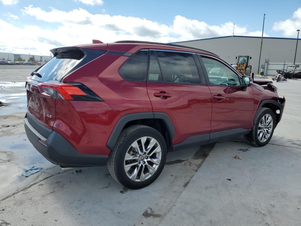 2021 Toyota RAV 4 VIN 2T3C1RFV8MW153857 Copart auction photo, front end damage thumbnail 3