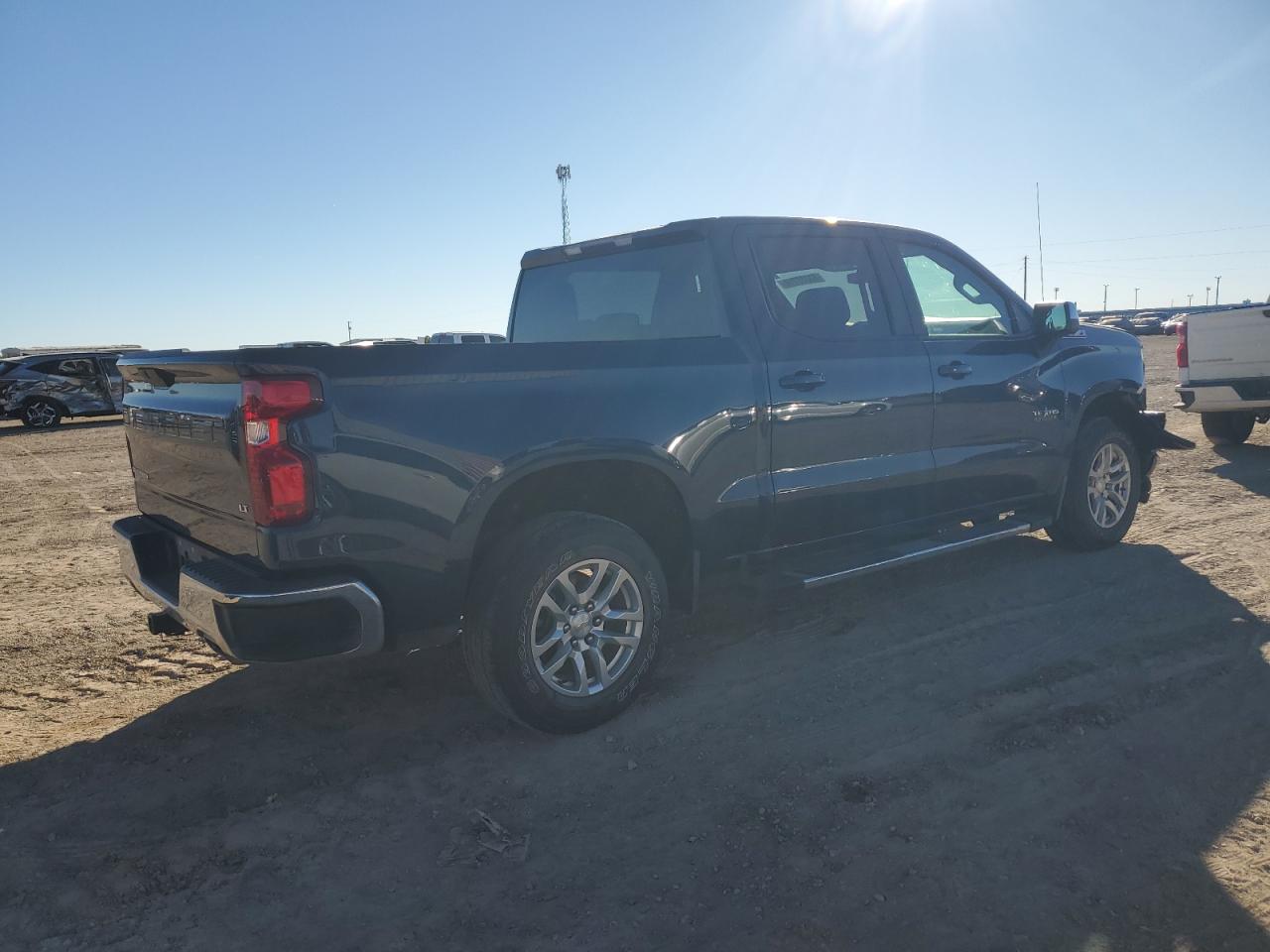 2021 Chevrolet Silverado VIN 3GCUYDED6MG482391 Copart auction photo, front end / minor dent/scratches damage thumbnail 3