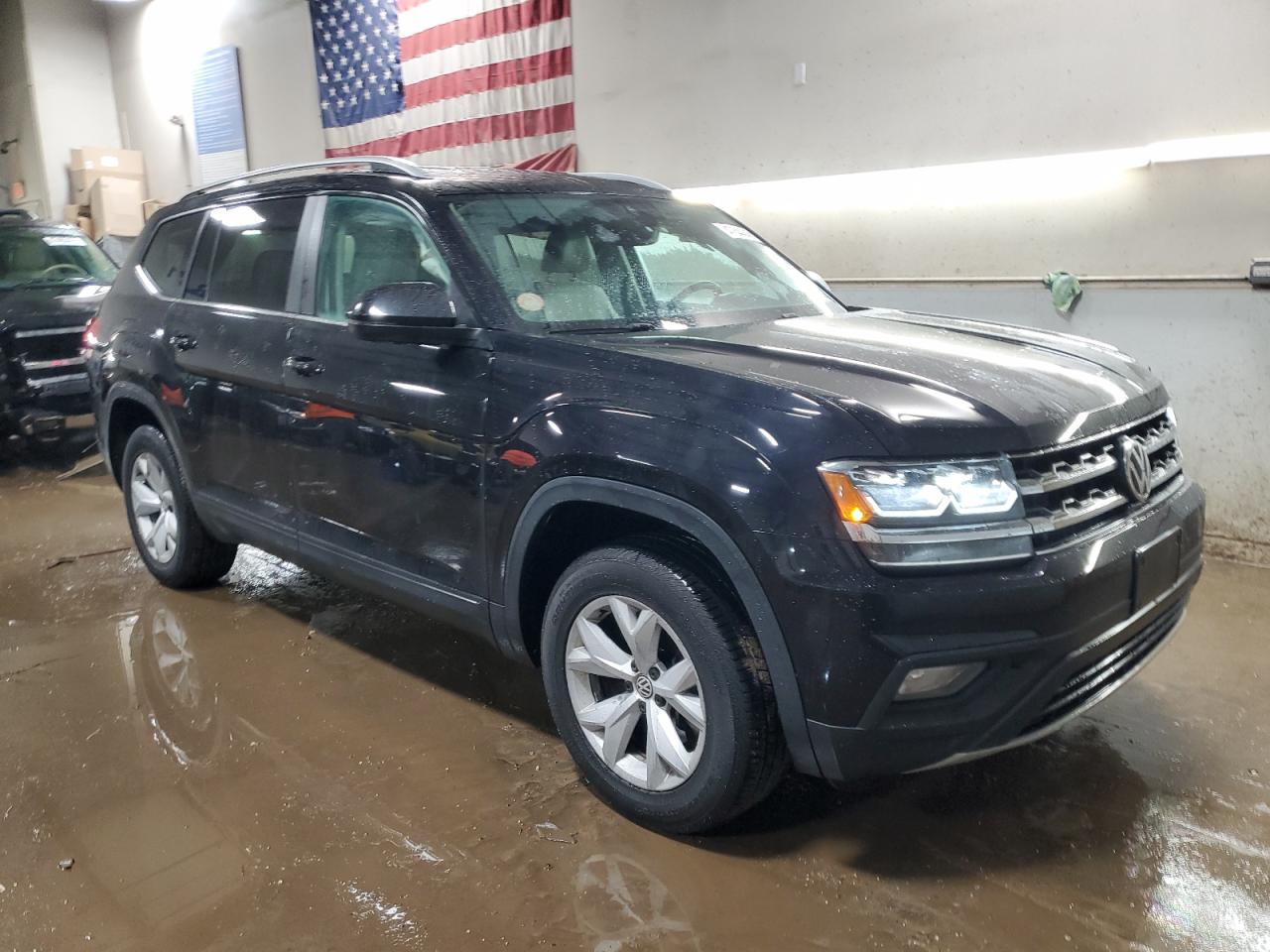 2018 Volkswagen Atlas VIN 1V2LR2CA2JC535493 Copart auction photo, side / rear end damage thumbnail 4