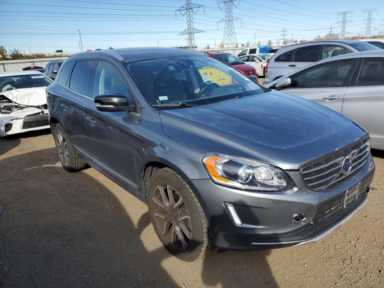 2017 Volvo XC60 VIN YV449MRR5H2138677 Copart auction photo, front end / minor dent/scratches damage thumbnail 4