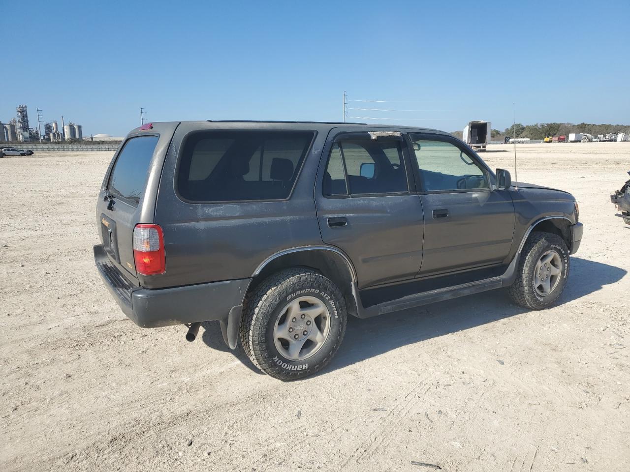 1997 Toyota 4Runner VIN JT3HM84R2V0025461 Copart auction photo, front end / minor dent/scratches damage thumbnail 3
