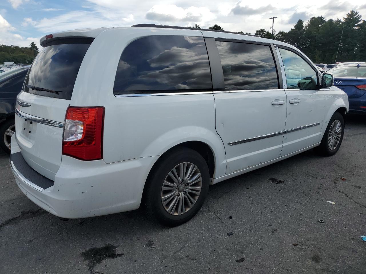 2014 Chrysler Town & Country VIN 2C4RC1CG6ER163990 Copart auction photo, front end / minor dent/scratches damage thumbnail 3