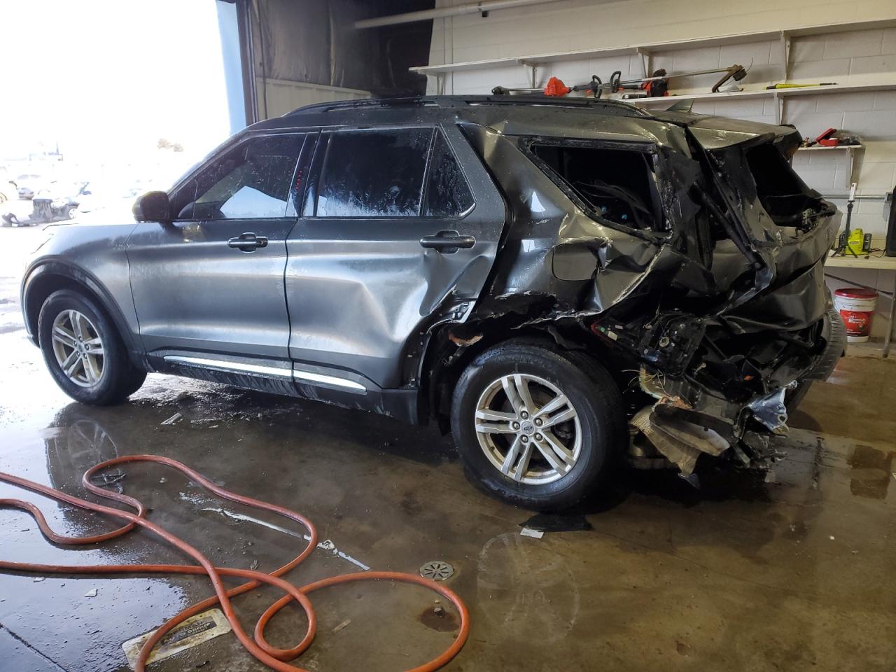 2020 Ford Explorer VIN 1FMSK8DH9LGC24490 Copart auction photo, side / rear end damage thumbnail 2