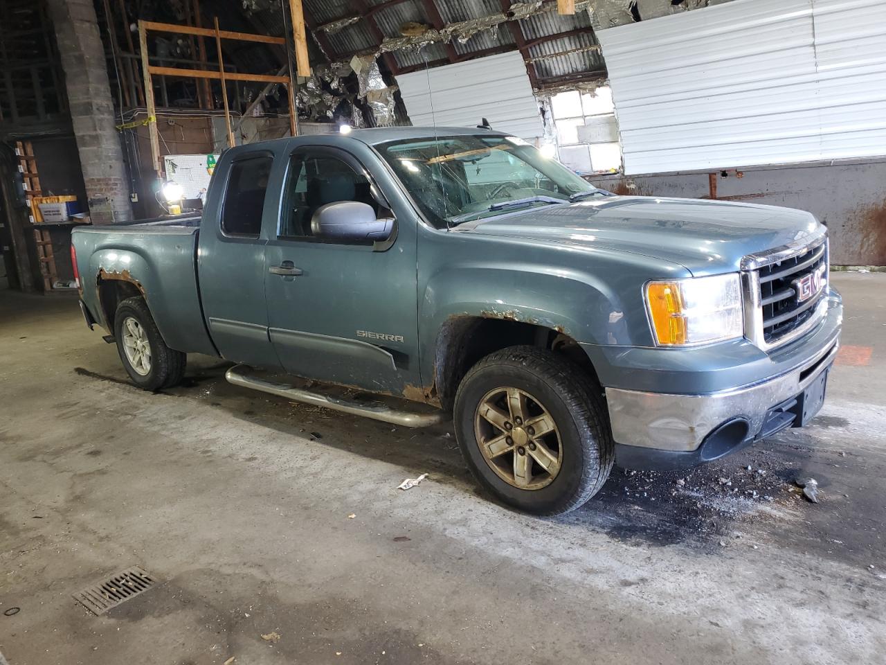 2011 GMC Sierra VIN 1GTR1VE03BZ338694 Copart auction photo, undercarriage / normal wear damage thumbnail 4