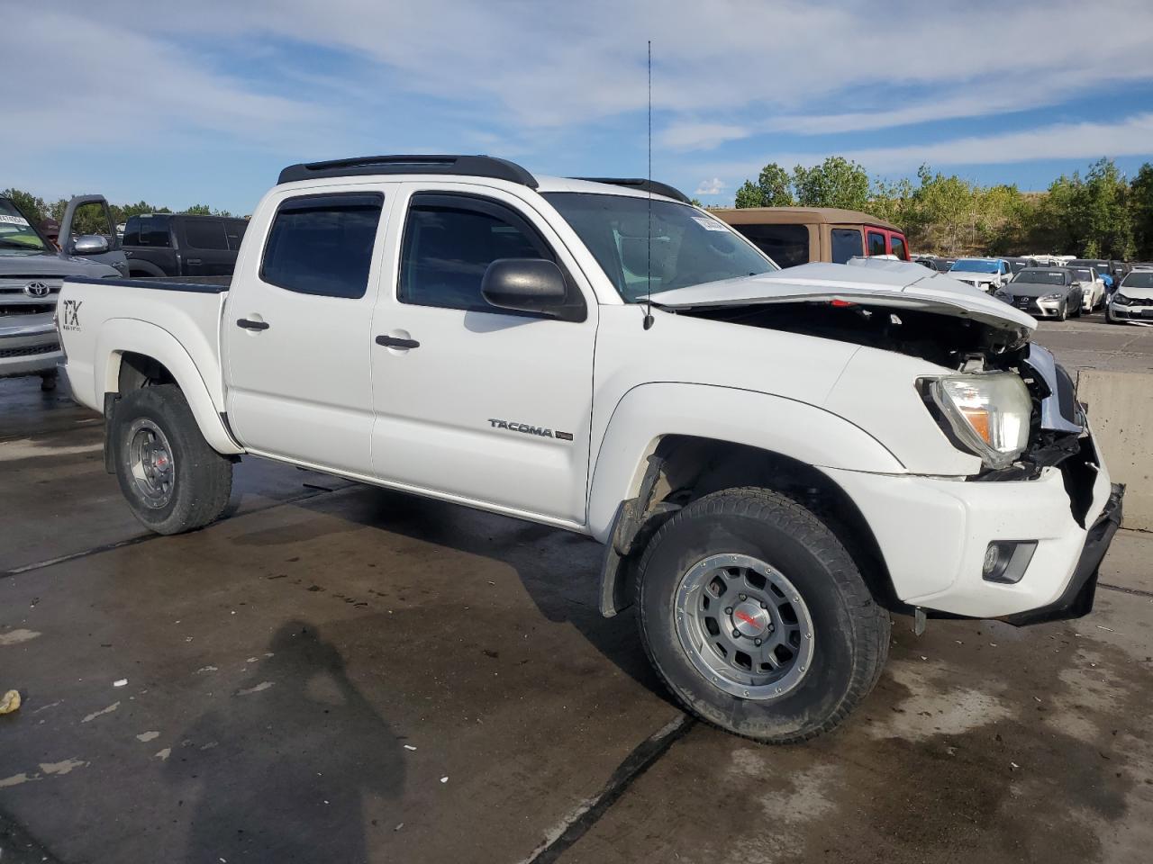 2014 Toyota Tacoma VIN 5TFLU4EN0EX102524 Copart auction photo, front end / side damage thumbnail 4