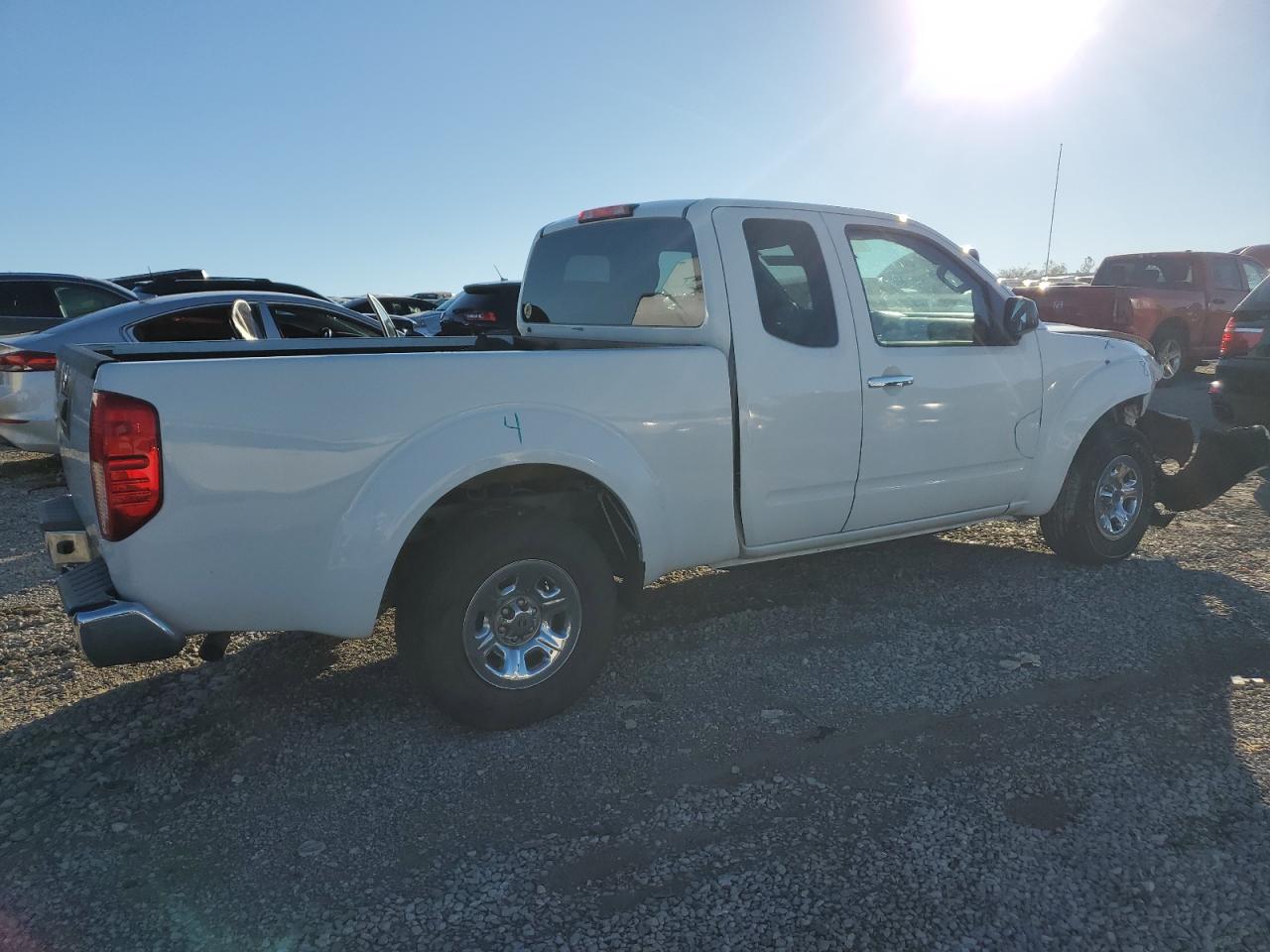 2016 Nissan Navara (Frontier) VIN 1N6BD0CT0GN737129 Copart auction photo, front end / minor dent/scratches damage thumbnail 3