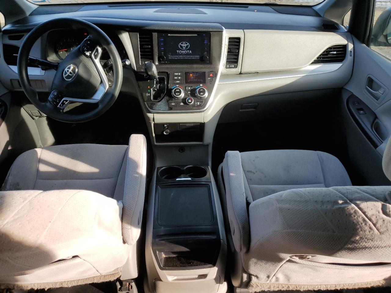 2015 Toyota Sienna VIN 5TDKK3DCXFS678981 Copart auction photo, rear end / minor dent/scratches damage thumbnail 8