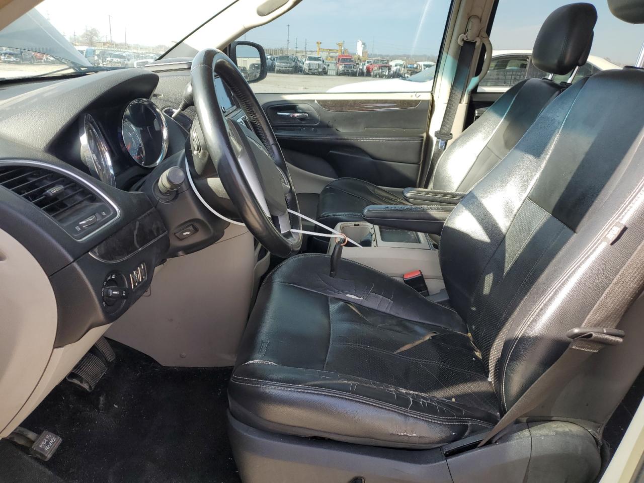 2011 Chrysler Town & Country VIN 2A4RR8DG9BR633344 Copart auction photo, all over / minor dent/scratches damage thumbnail 7