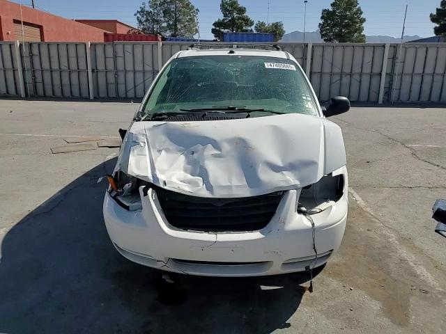 2005 Chrysler Town & Country VIN 2C4GP54L15R395377 Copart auction photo, front end damage thumbnail 11