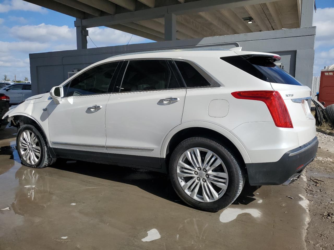 2018 Cadillac XT5 VIN 1GYKNERS7JZ133485 Copart auction photo, front end / minor dent/scratches damage thumbnail 2