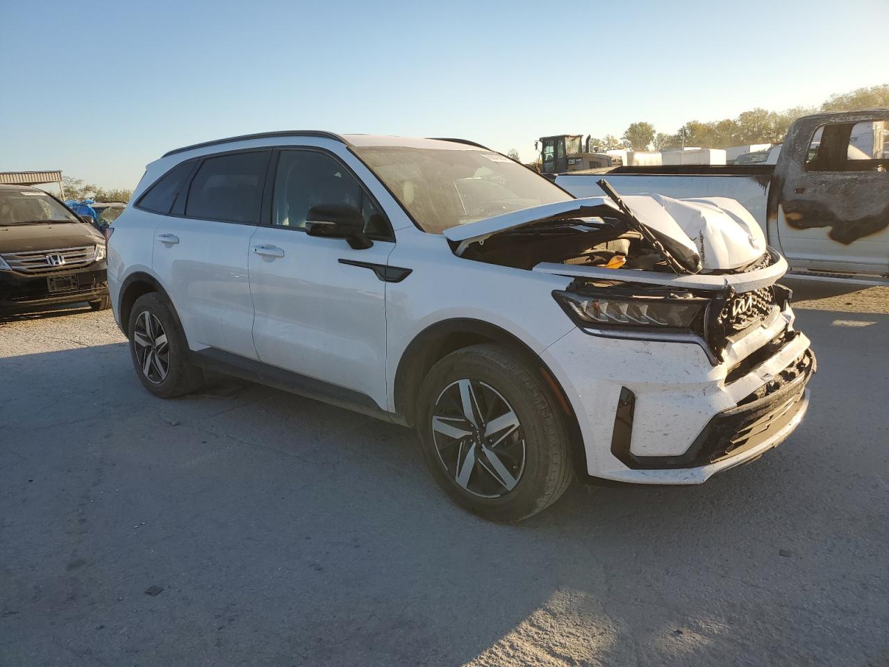 2023 KIA Sorento VIN 5XYRL4LC9PG203212 Copart auction photo, front end / minor dent/scratches damage thumbnail 4