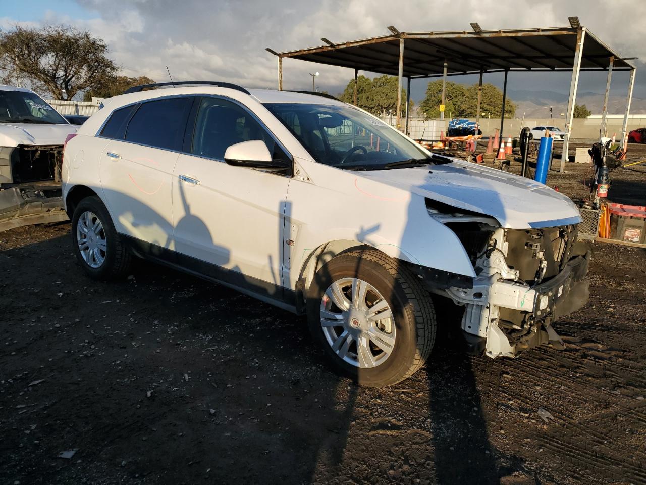 2015 Cadillac SRX VIN 3GYFNAE32FS560926 Copart auction photo, front end / side damage thumbnail 4