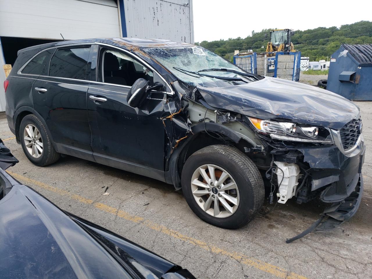 2019 KIA Sorento VIN 5XYPG4A36KG453319 Copart auction photo, all over damage thumbnail 4