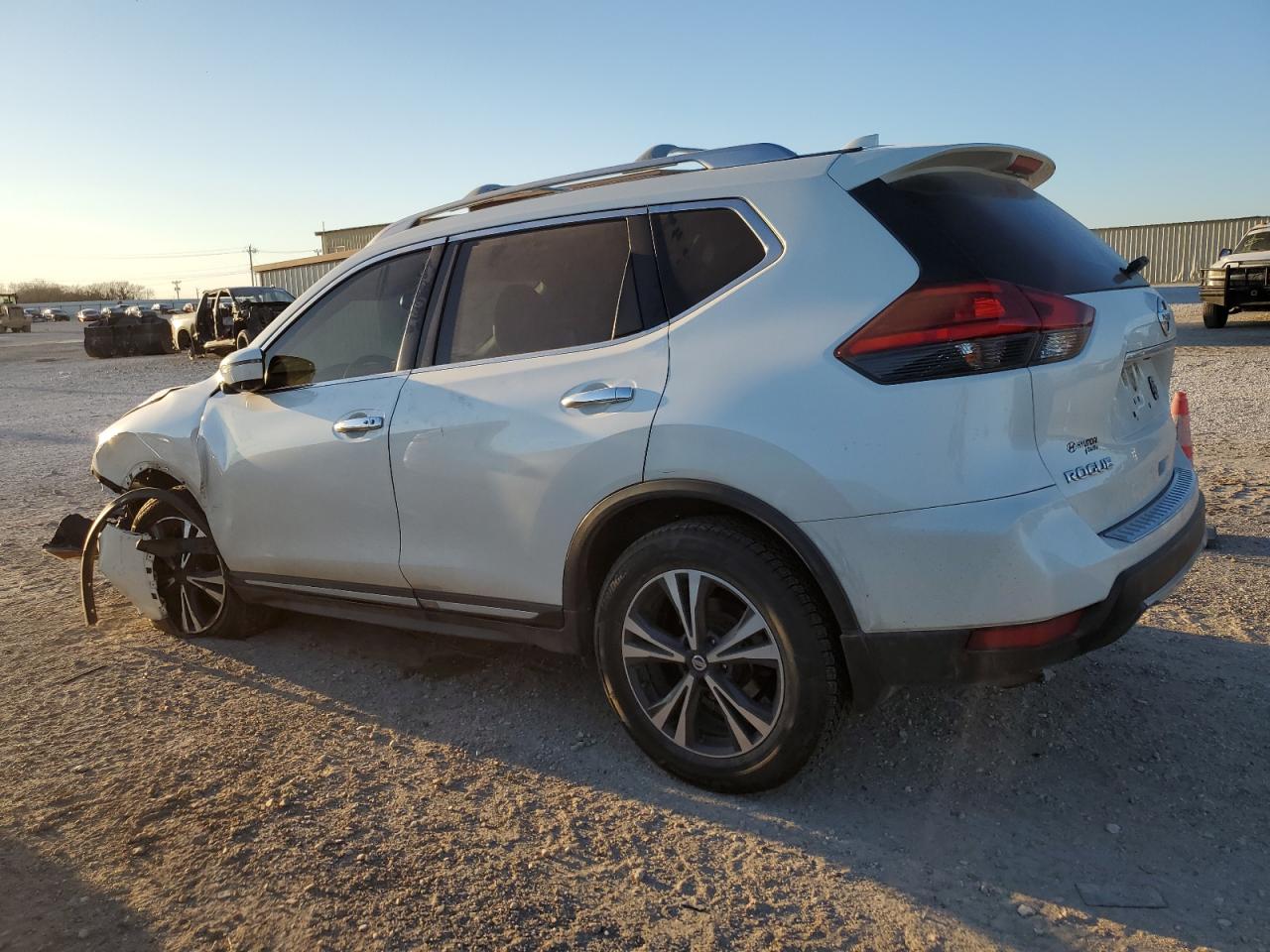 2017 Nissan Rogue VIN JN8AT2MT9HW402933 Copart auction photo, front end / side damage thumbnail 2