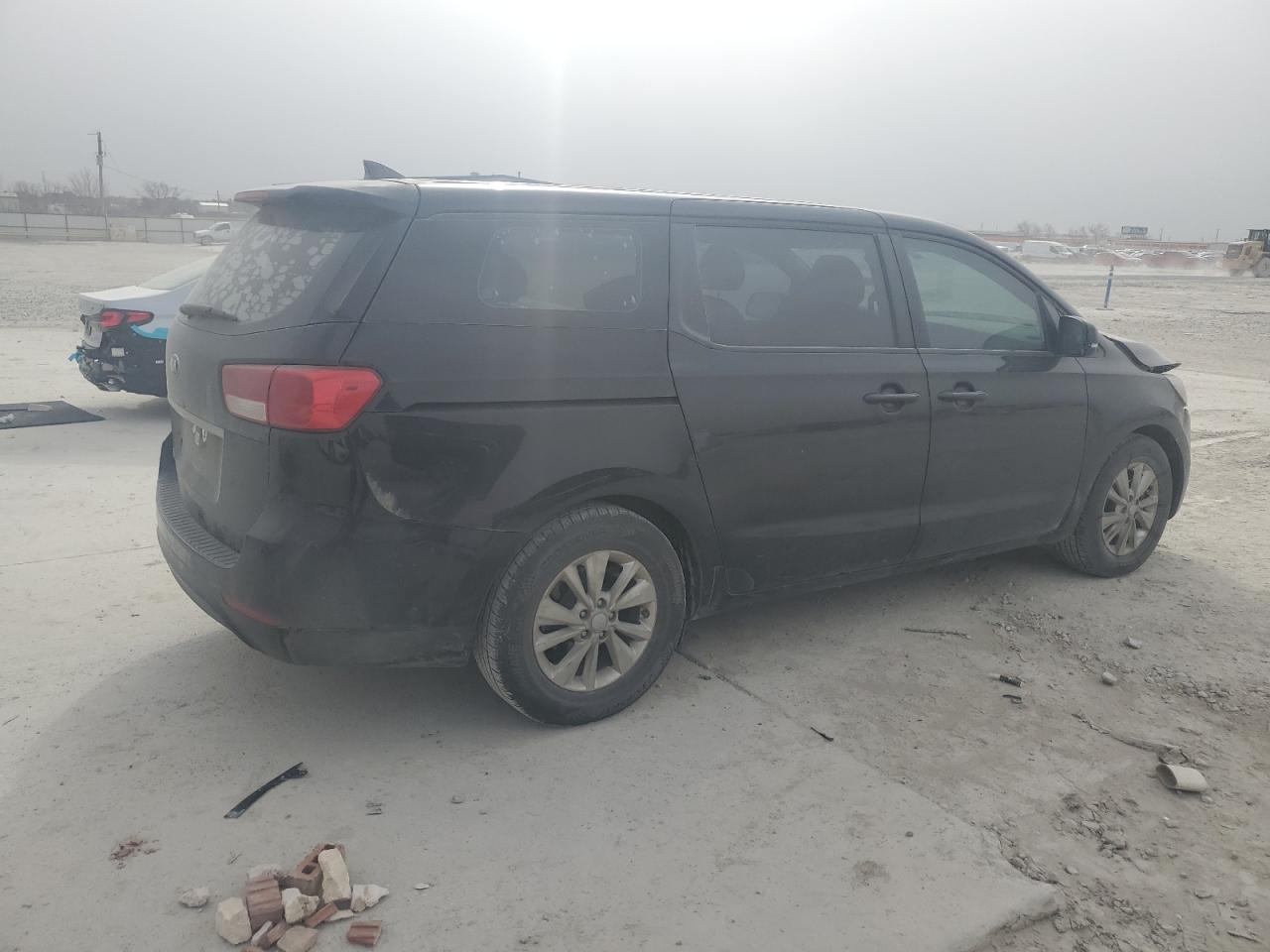 2016 KIA Sedona VIN KNDMA5C11G6106917 Copart auction photo, front end / minor dent/scratches damage thumbnail 3
