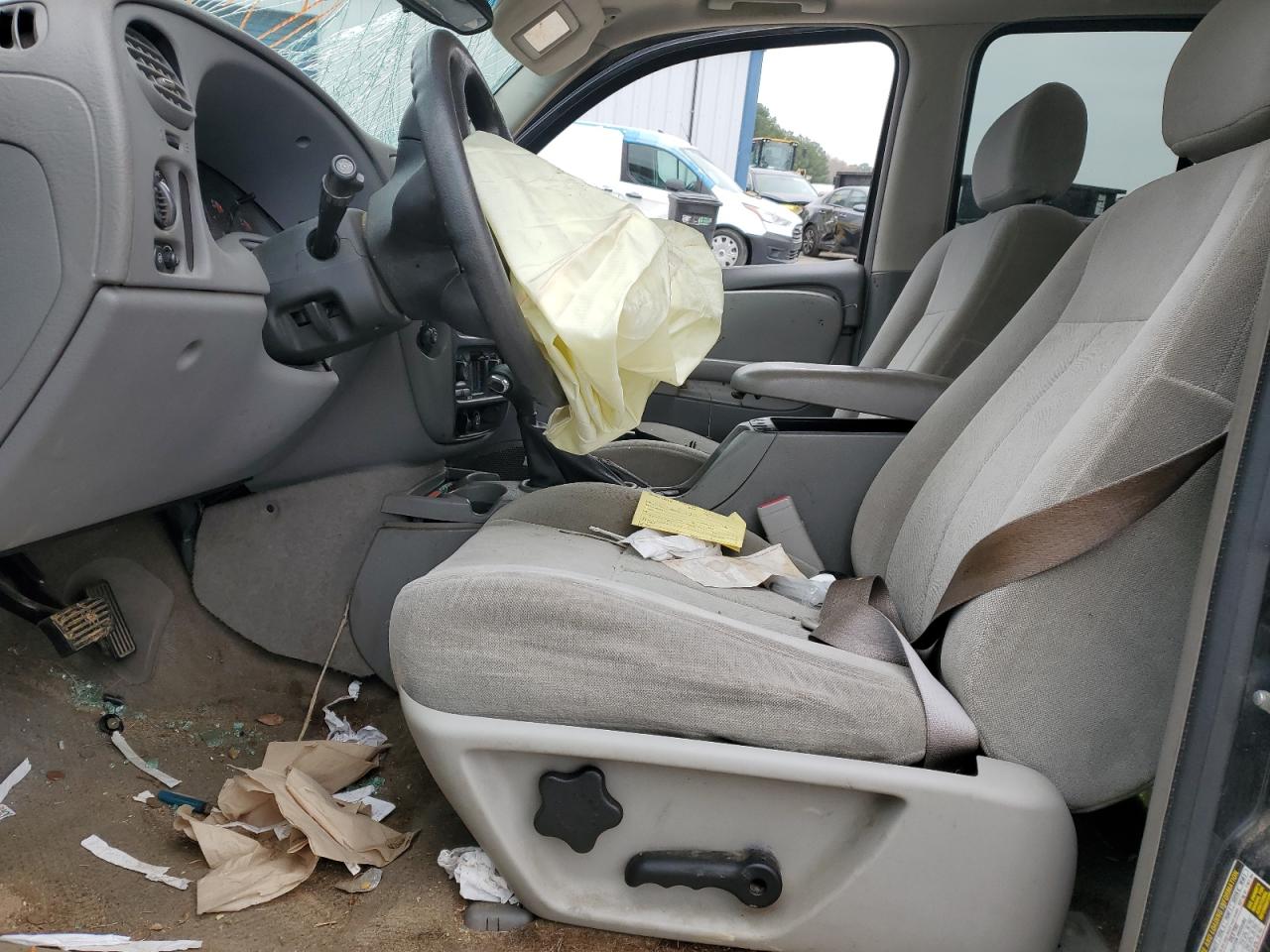 2005 Chevrolet TrailBlazer VIN 1GNDT13SX52303785 Copart auction photo, all over damage thumbnail 7