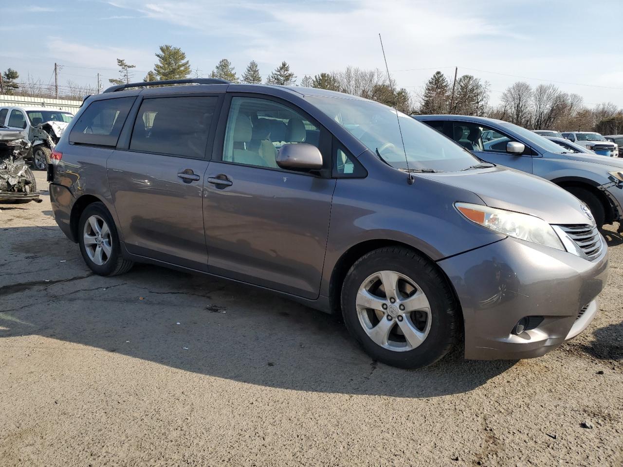 2014 Toyota Sienna VIN 5TDKK3DC8ES514918 Copart auction photo, rear end / front end damage thumbnail 4