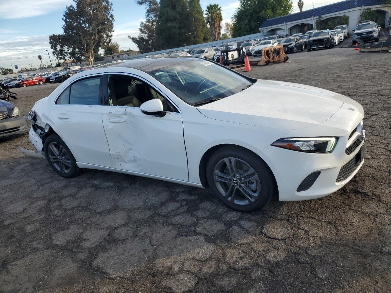 2020 Mercedes-Benz A-klasse VIN W1K3G4EB6LJ235002 Copart auction photo, side / rear end damage thumbnail 4