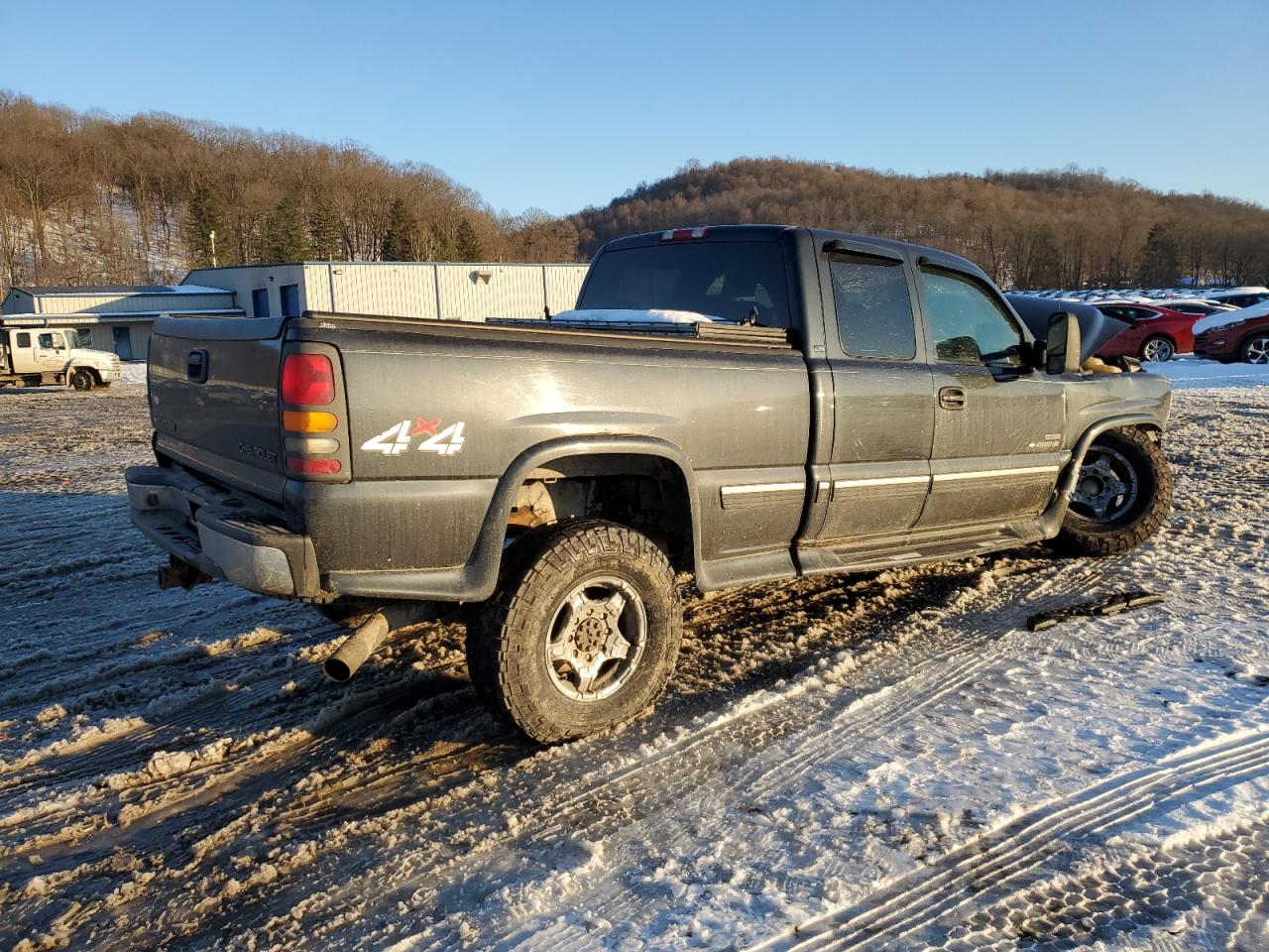 2002 Chevrolet Silverado VIN 1GCHK29162E274698 Copart auction photo, front end / side damage thumbnail 3