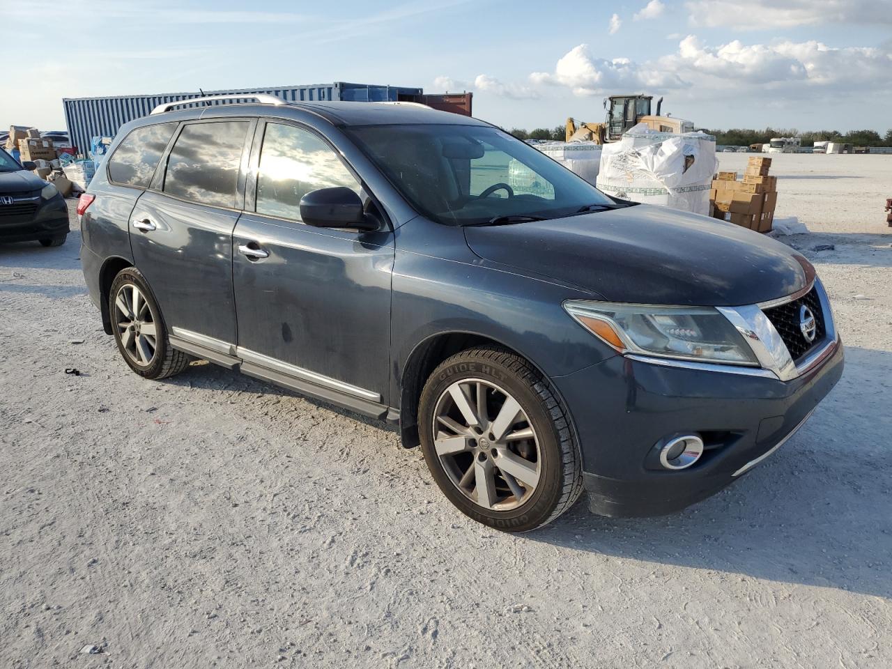 2016 Nissan Pathfinder VIN 5N1AR2MM4GC641482 Copart auction photo, minor dent/scratches damage thumbnail 4