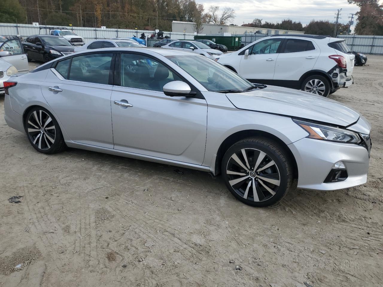 2020 Nissan Altima VIN 1N4BL4FW7LC124973 Copart auction photo, side / rear end damage thumbnail 4
