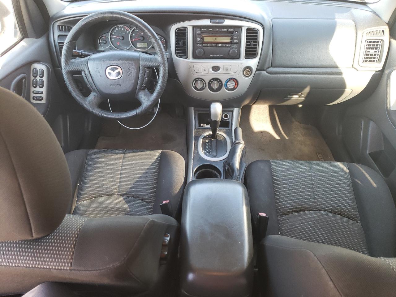 2006 Mazda Tribute VIN 4F2YZ04176KM19634 Copart auction photo, minor dent/scratches damage thumbnail 8