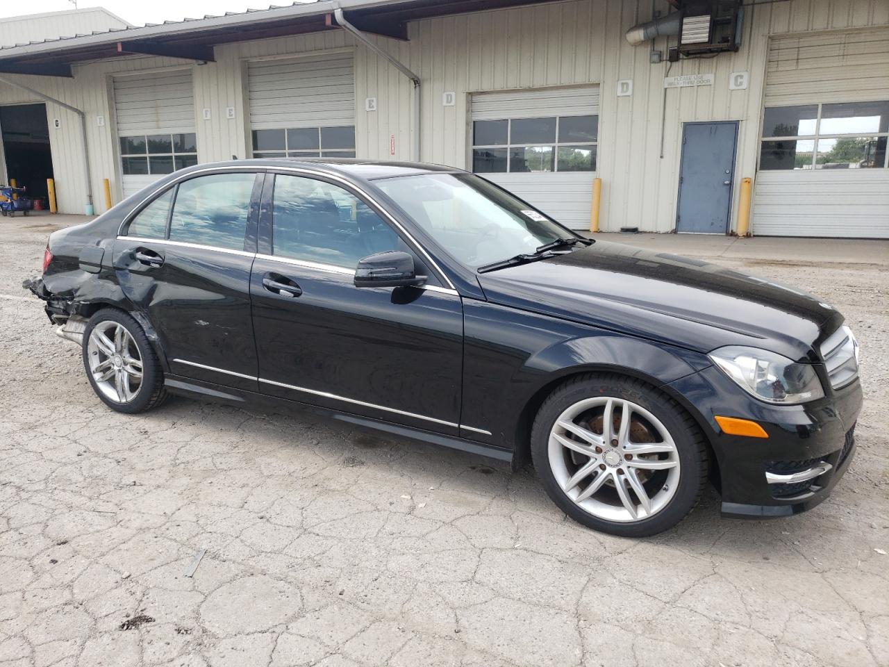 2012 Mercedes-Benz C-klasse VIN WDDGF8BB5CA598018 Copart auction photo, rear end / side damage thumbnail 4