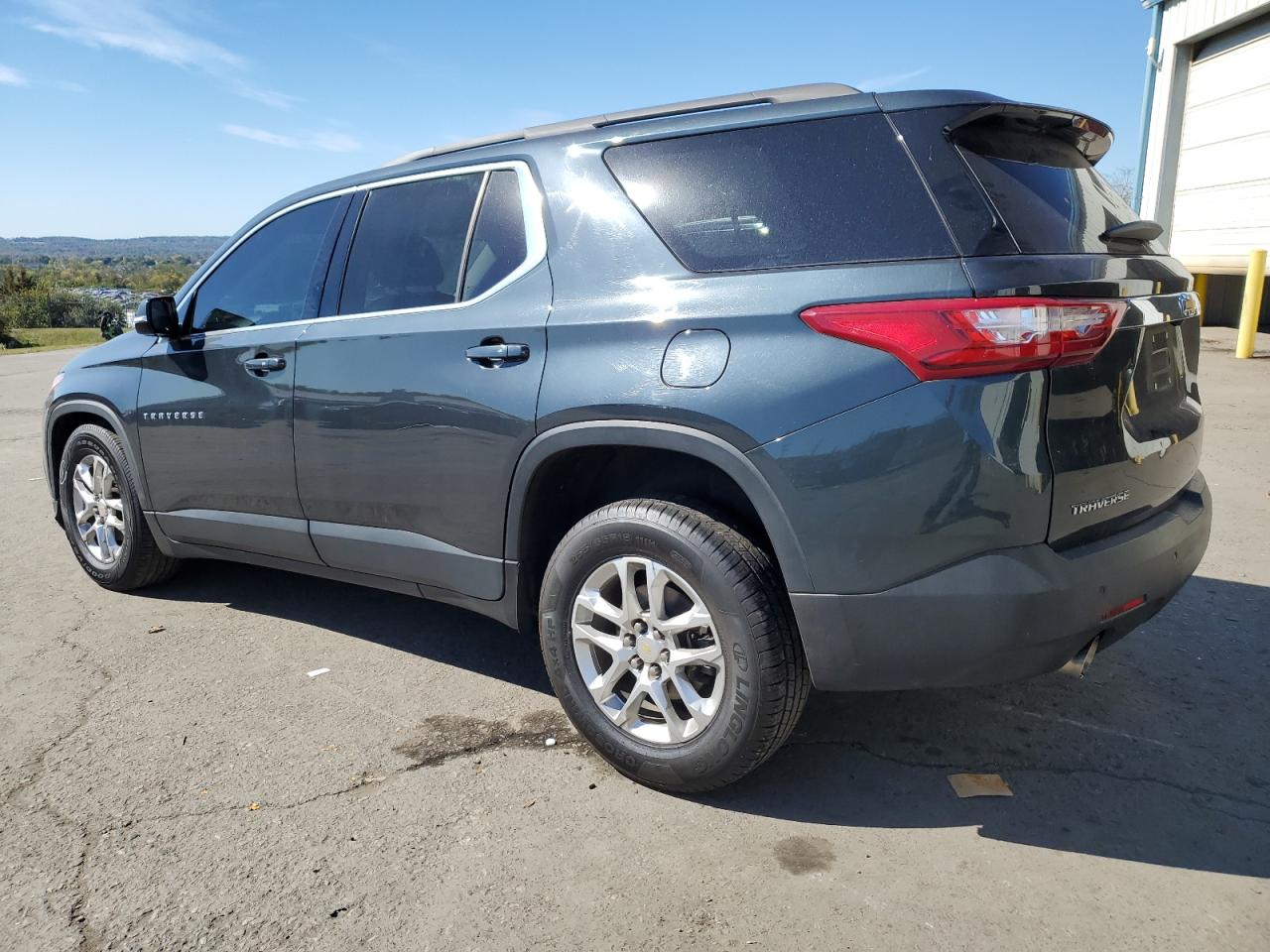 2020 Chevrolet Traverse VIN 1GNERHKW0LJ193803 Copart auction photo, front end / side damage thumbnail 2