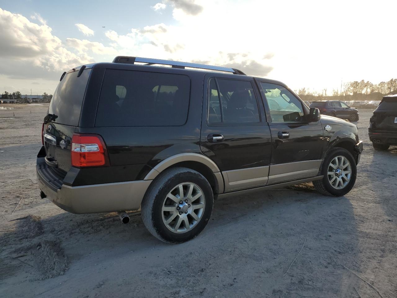 2013 Ford Expedition VIN 1FMJU1H58DEF23401 Copart auction photo, front end / side damage thumbnail 3