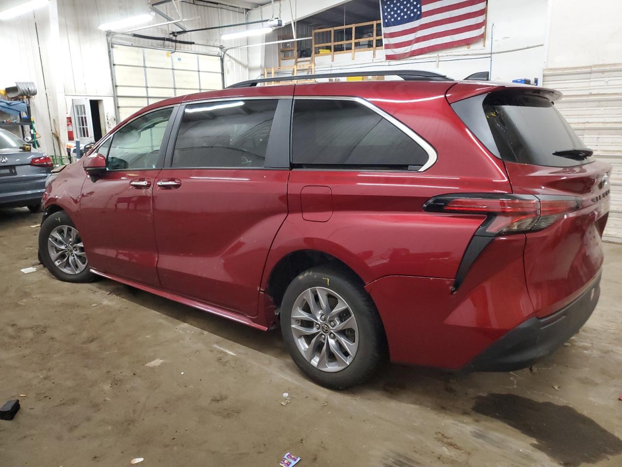 2022 Toyota Sienna VIN 5TDYRKEC8NS085424 Copart auction photo, front end / side damage thumbnail 2