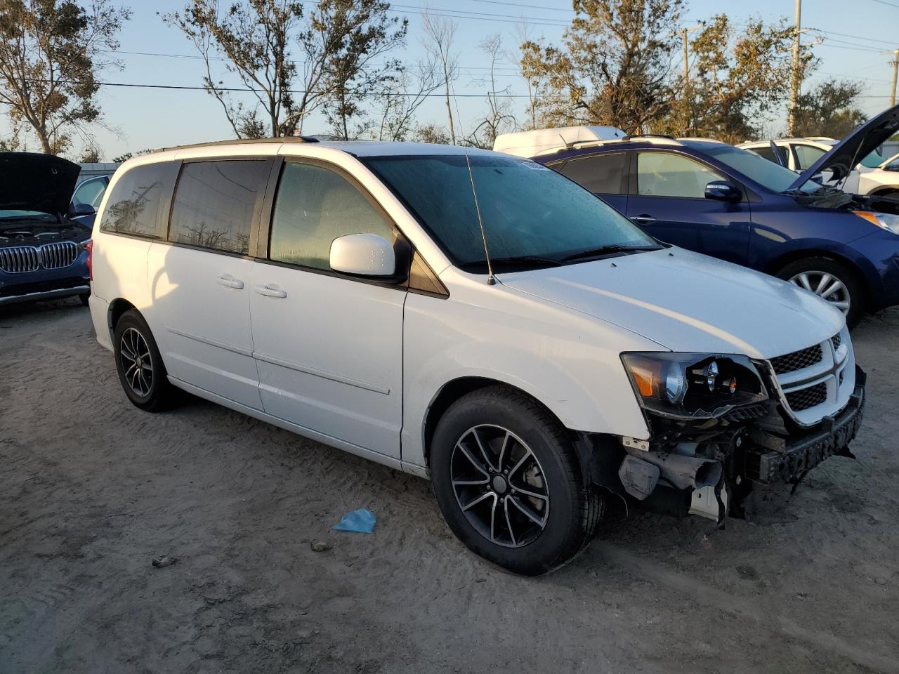2016 Dodge Caravan VIN 2C4RDGEG7GR361980 Copart auction photo, all over damage thumbnail 4