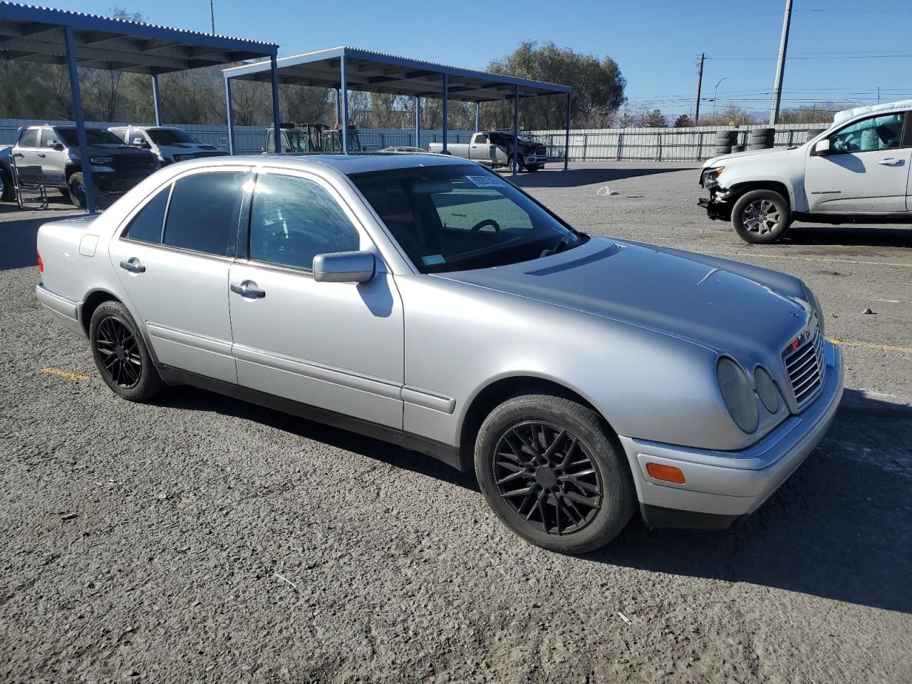 1998 Mercedes-Benz E-klasse VIN WDBJF82FXWX002582 Copart auction photo, side damage thumbnail 4