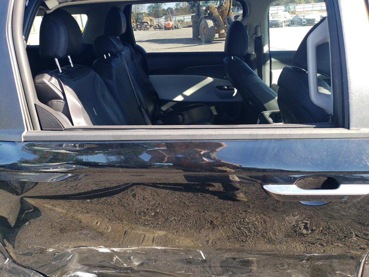 2023 KIA Carnival VIN KNDNB4H32P6237635 Copart auction photo, side / minor dent/scratches damage thumbnail 11