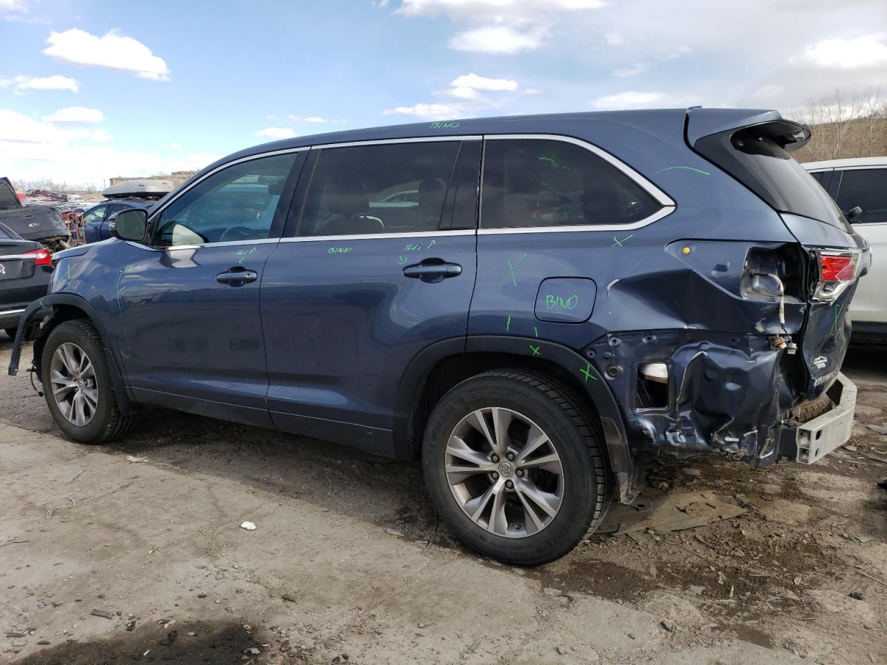 2015 Toyota Highlander VIN 5TDBKRFH9FS202118 Copart auction photo, rear end / front end damage thumbnail 2
