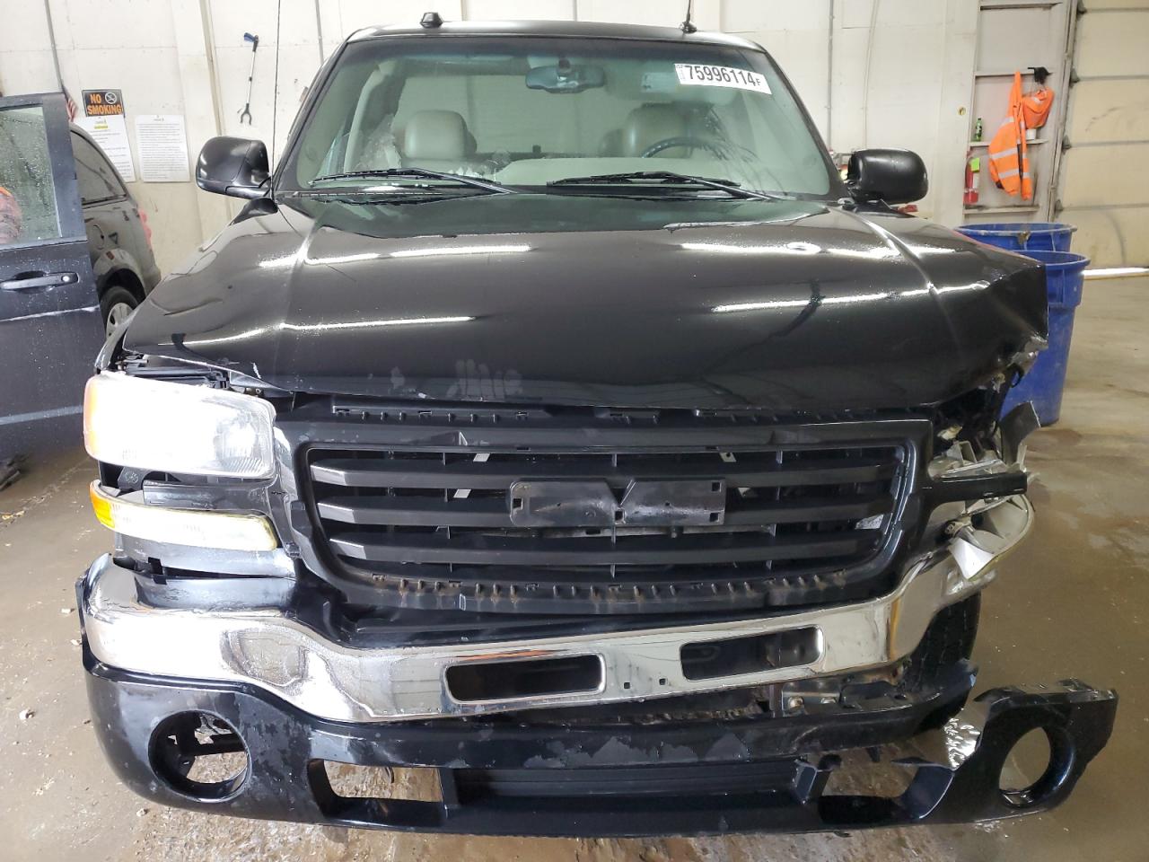 2005 GMC Sierra VIN 1GTEK19ZX5Z324082 Copart auction photo, front end / minor dent/scratches damage thumbnail 5
